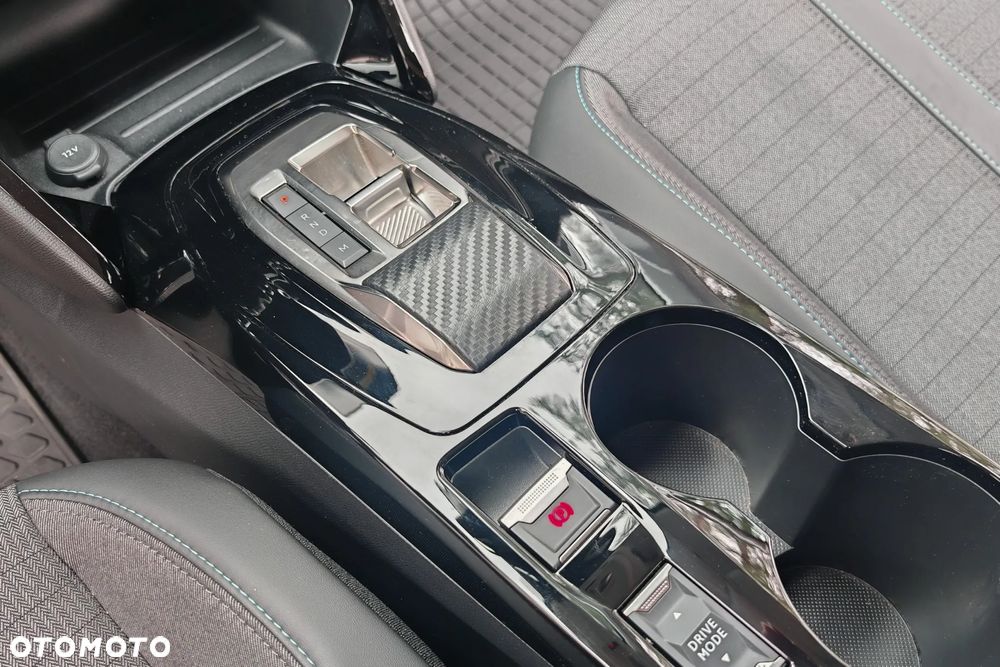 Peugeot 208 PureTech 100 EAT8 Allure - 23