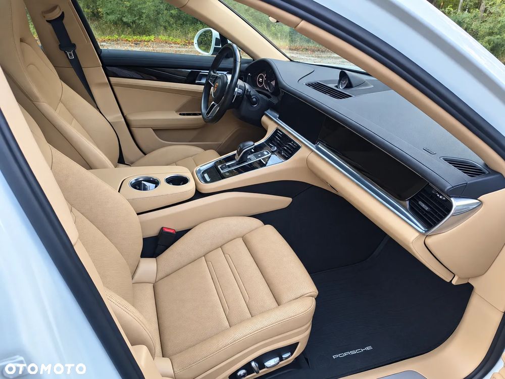 Porsche Panamera 4 - 19