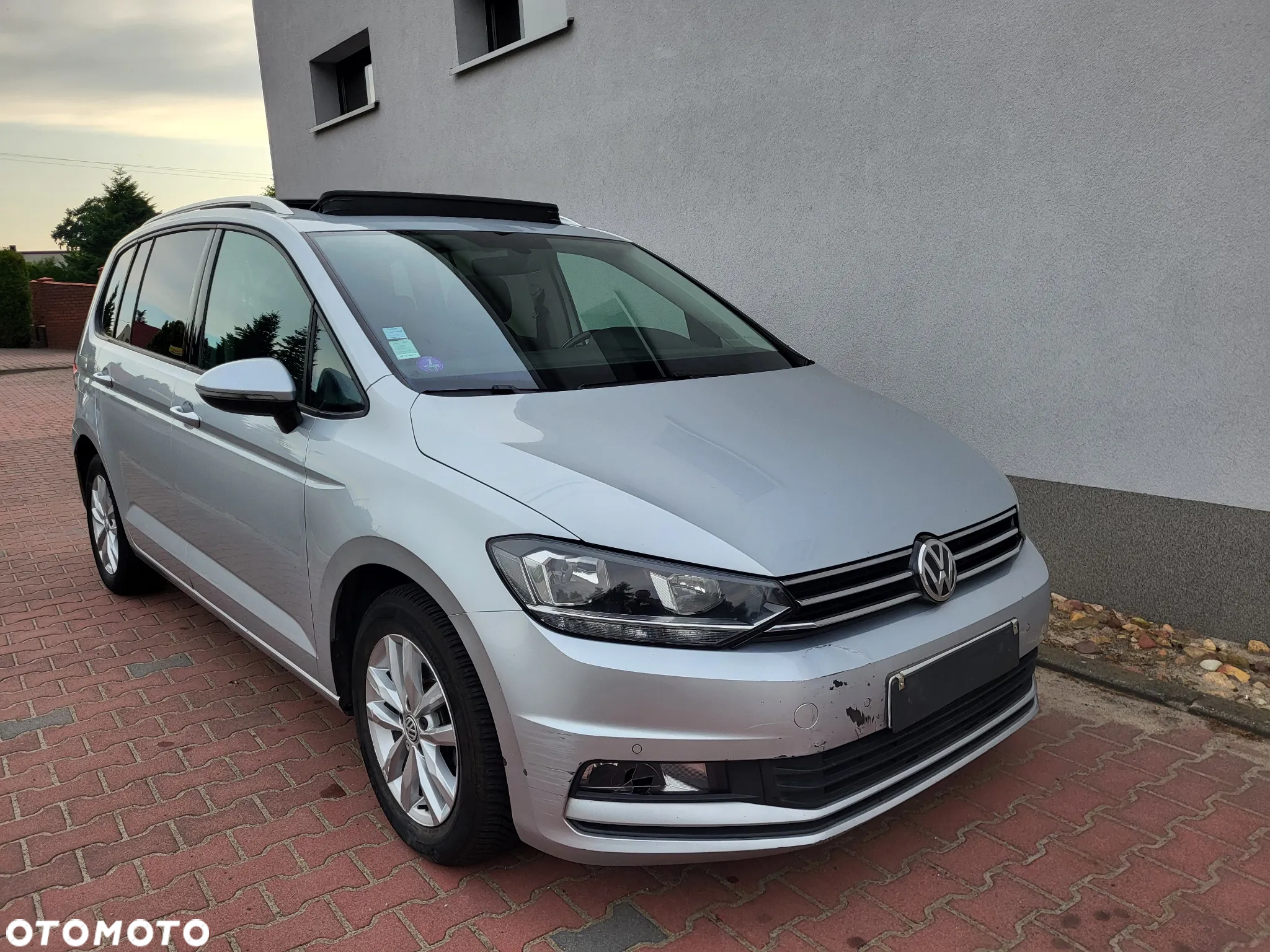 Volkswagen Touran 1.4 TSI BMT Comfortline DSG - 2