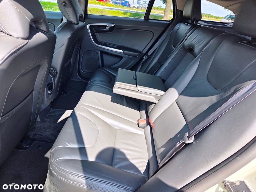 Volvo V60 D2 Momentum - 27