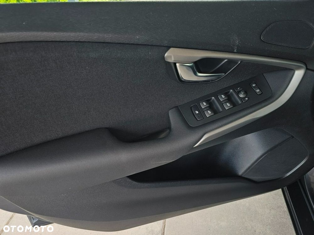 Volvo V40 D2 Momentum - 11
