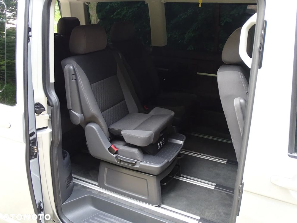 Volkswagen Multivan - 12