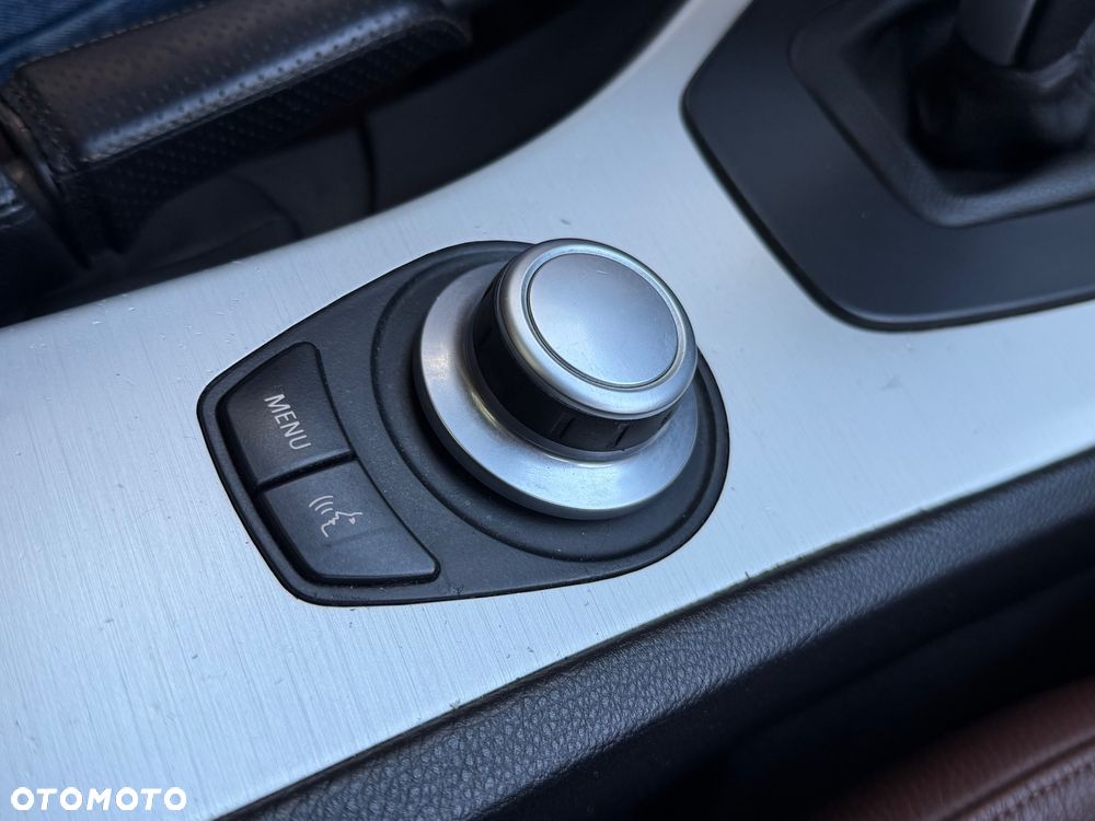 BMW Seria 3 330i - 25