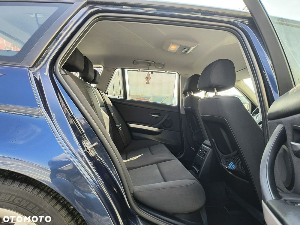 BMW Seria 3 318i - 14