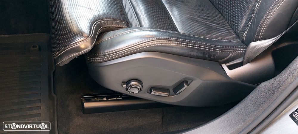 Volvo XC 60 2.0 B5 R-Design AWD - 27