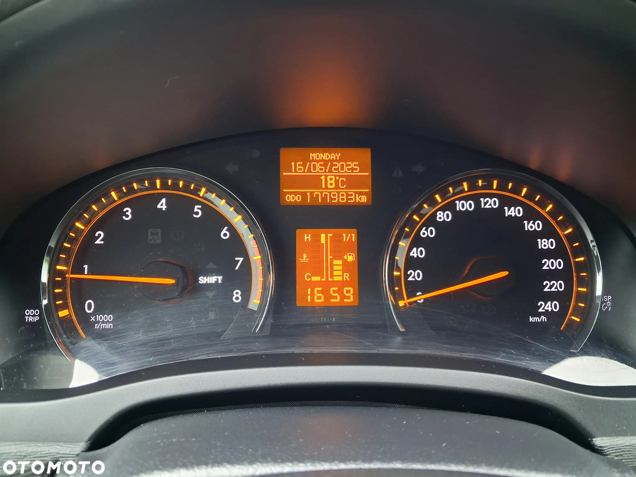 Toyota Avensis 1.8 Luna - 16