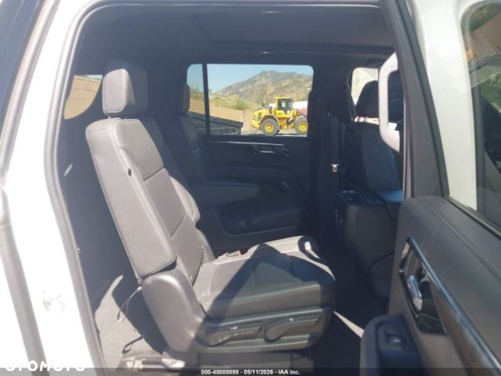 Chevrolet Suburban - 9