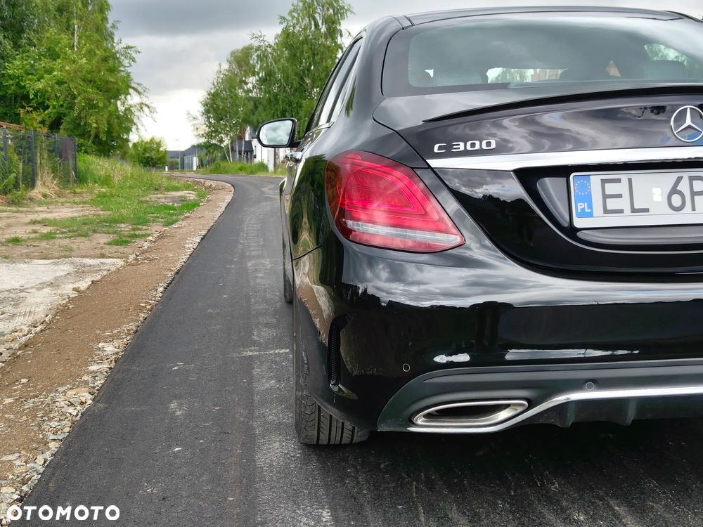 Mercedes-Benz Klasa C 300 4Matic 9G-TRONIC AMG Line - 12