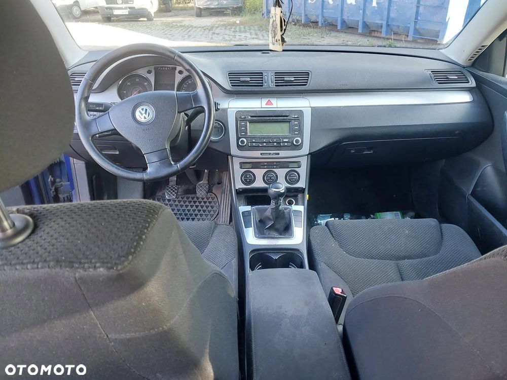 Volkswagen Passat B6 KOMBI silnik kompletny 2.0 TDI 140KM BKP Bmn Bmr Bkd Blb Bre Brf Brd Bsy Byl Bma Bwc skrzynia biegów JLU 6 biegów sprzęgło dwumasa lewarek drzwi prawe lewe przód tył klapa lusterko NIEBIESKI LC5E listwy chrom turbina turbosprężarka pompa maglownica zwrotnica zacisk kokpit panel dekory boczek drzwi tapicerka podsufitka podszybie fotel zestaw startowy sterownik szyba zamek lampa blenda wykładzina alufelgi roleta podłokietnik mechanizm tempomat kolektor osłona dolot tłumik wydech NA CZĘŚCI WSZYSTKIE CZĘŚCI - 21