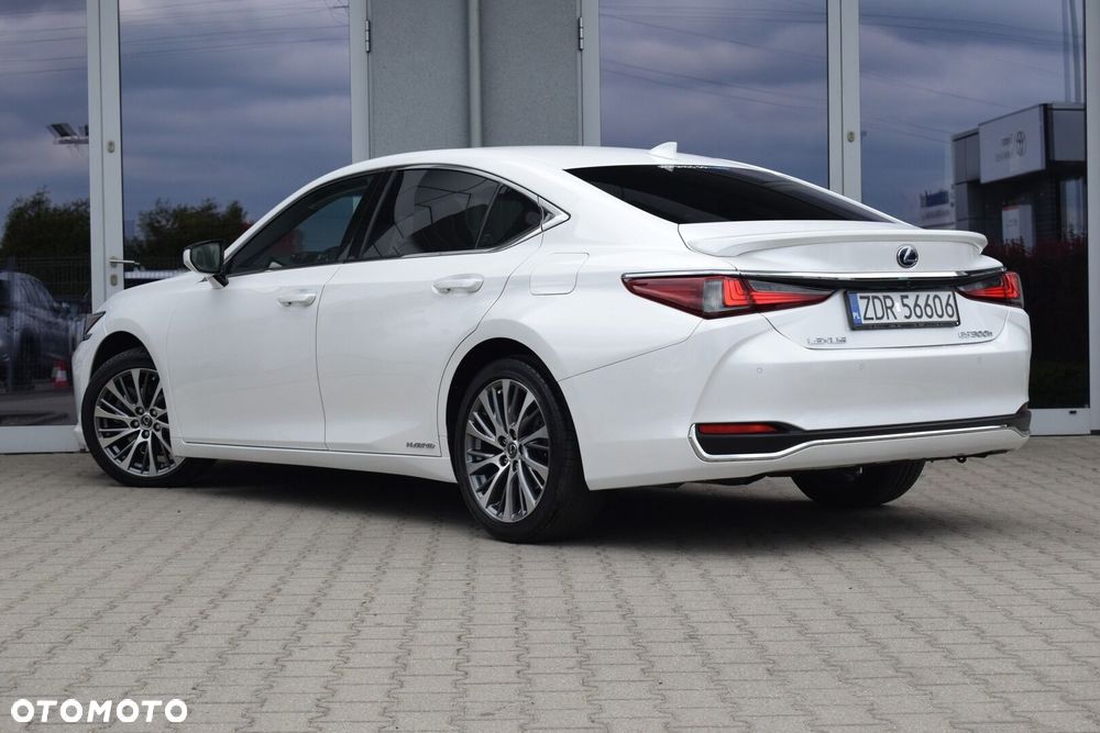 Lexus ES - 10