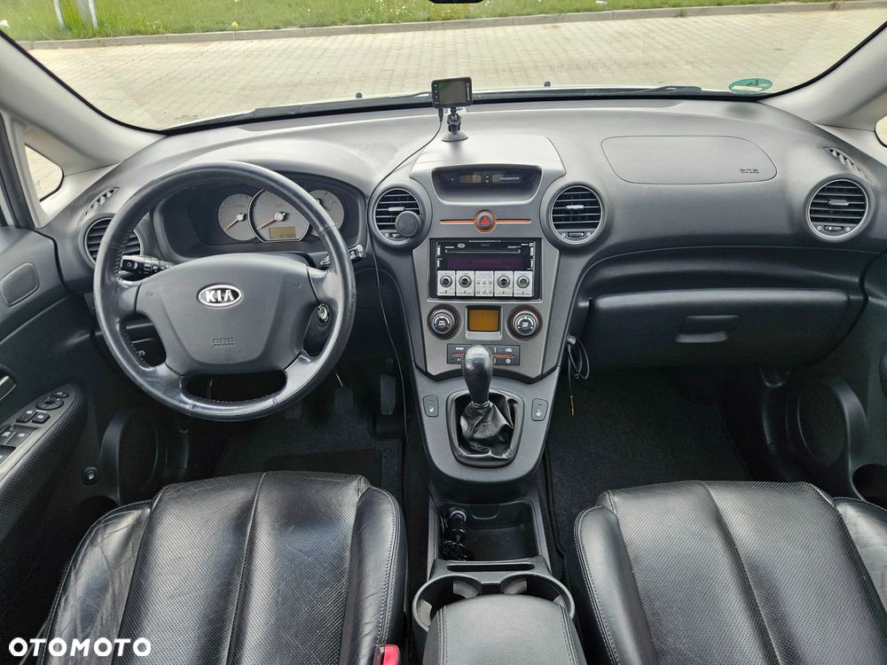 Kia Carens - 8