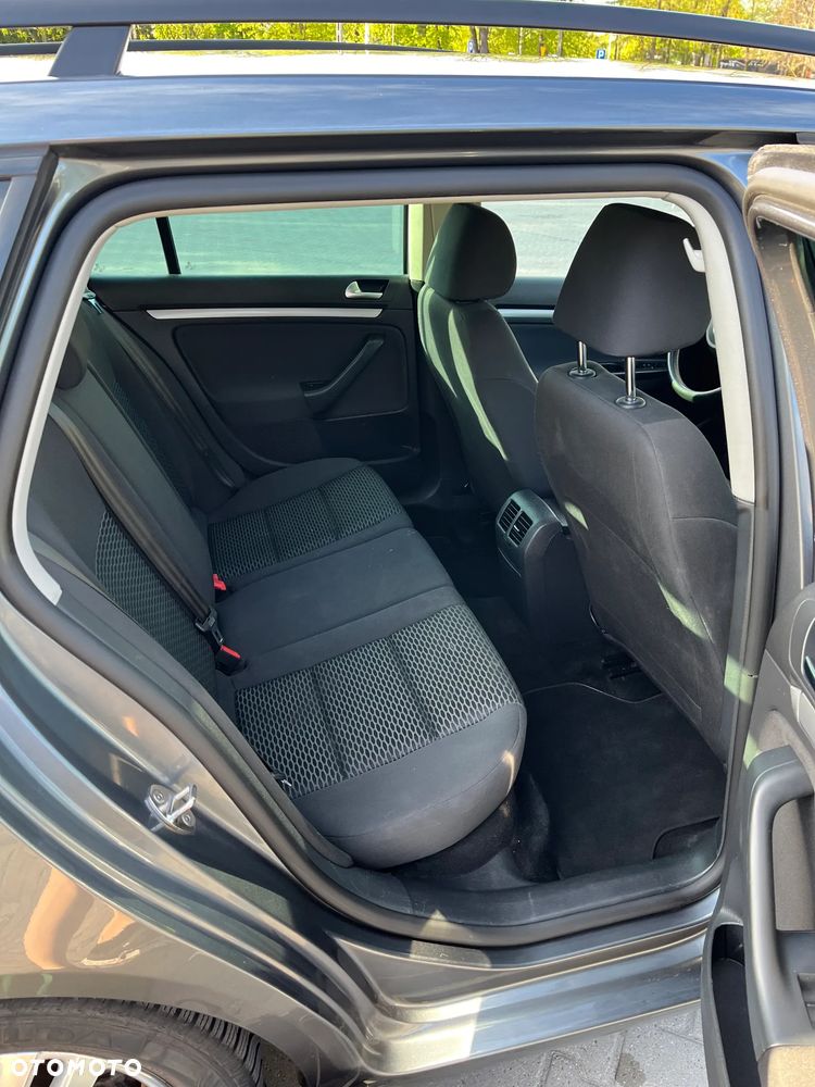 Volkswagen Golf - 6