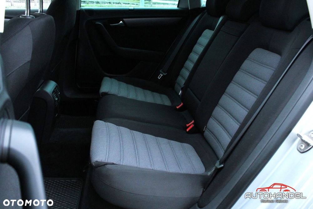 Volkswagen Passat - 18