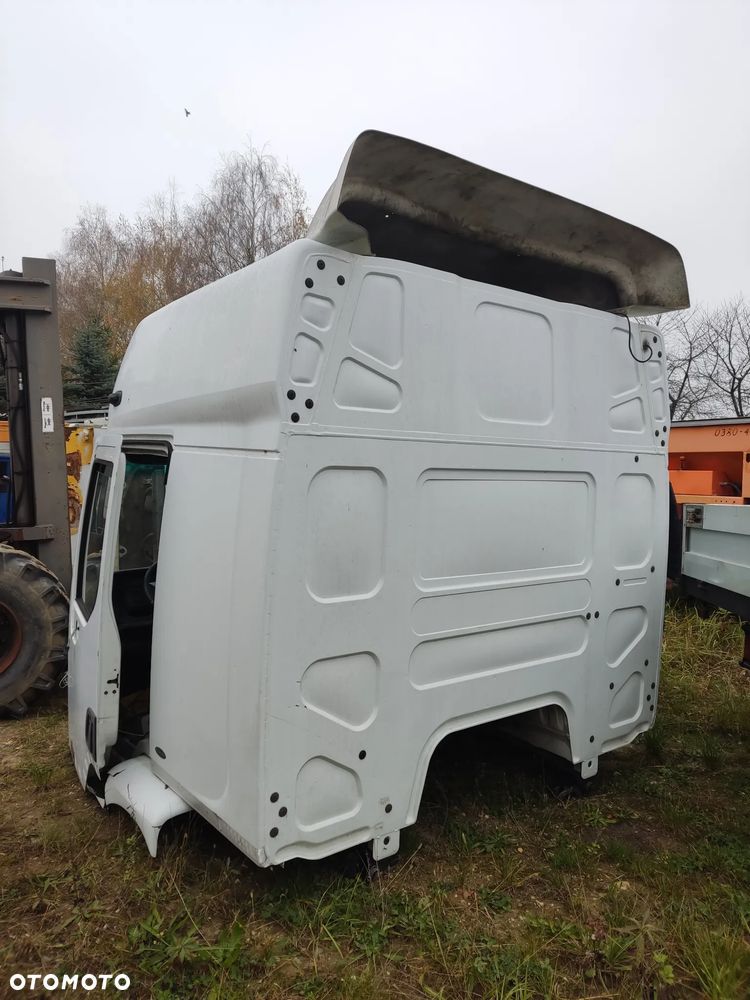 kabina Renault MAN Mercedes 814D - 3