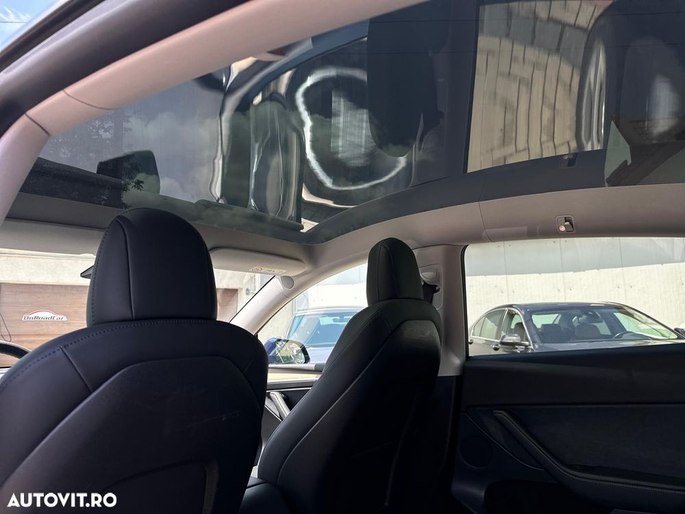 Tesla Model Y Long Range Dual Motor AWD - 23