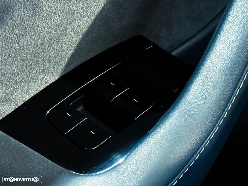 Tesla Model 3 Long-Range Dual Motor AWD - 42