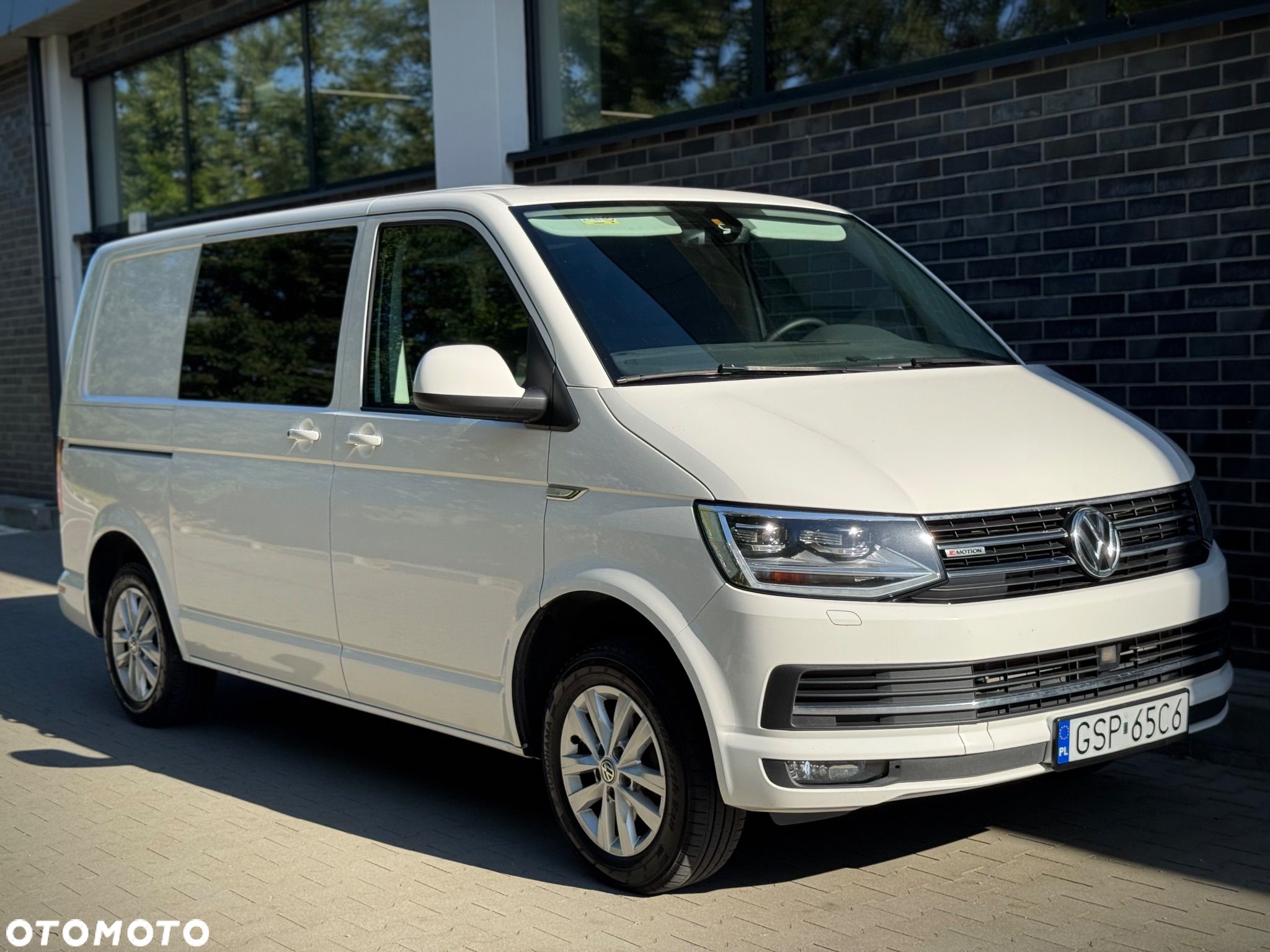 Volkswagen Transporter - 1