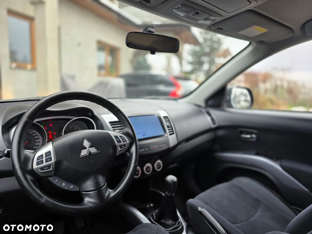 Mitsubishi Outlander - 21