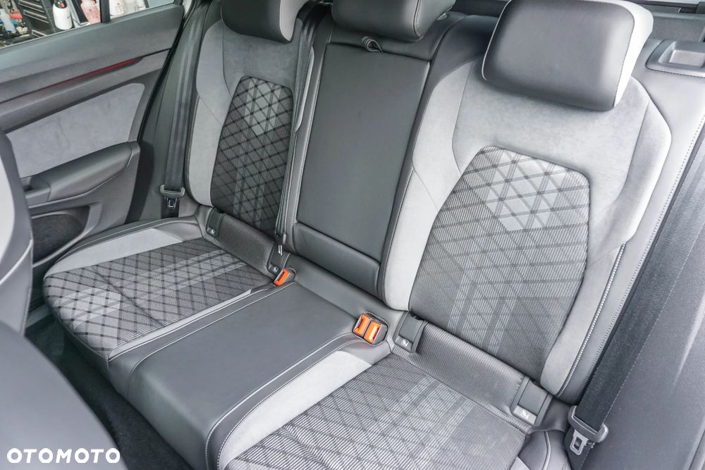 Volkswagen Golf 1.5 eTSI mHEV R-Line DSG - 27