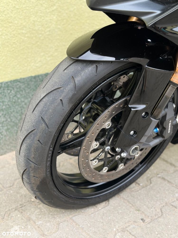Suzuki GSX-R - 30