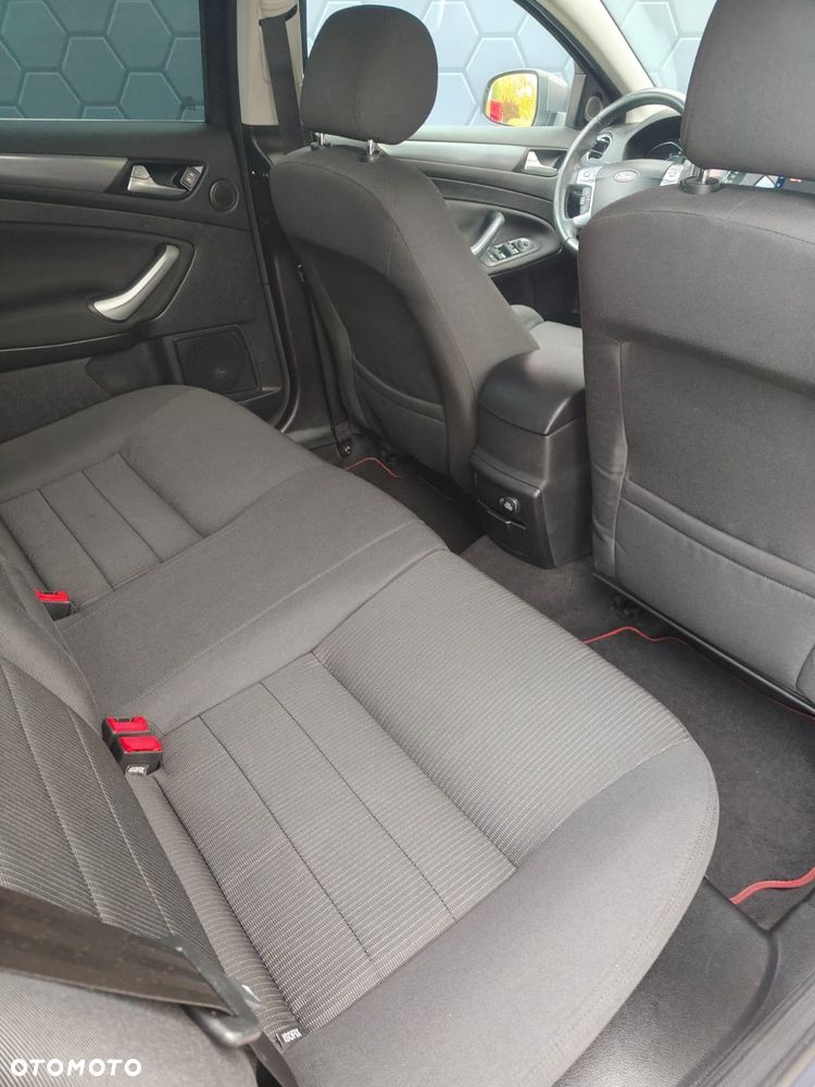 Ford Mondeo 2.0 TDCi Titanium - 17