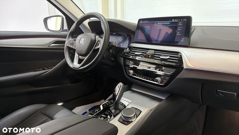 BMW Seria 5 530e xDrive - 33