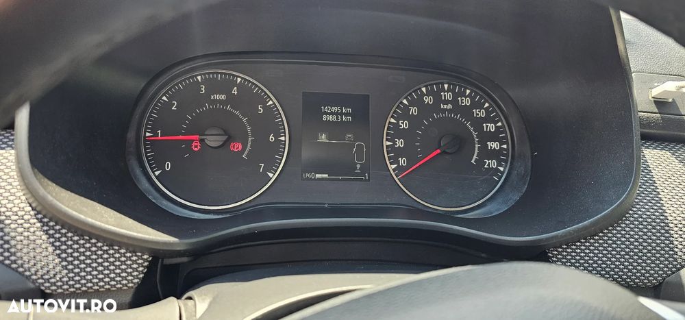 Dacia Sandero - 8