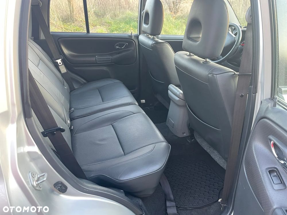 Suzuki Grand Vitara 2.0 - 10