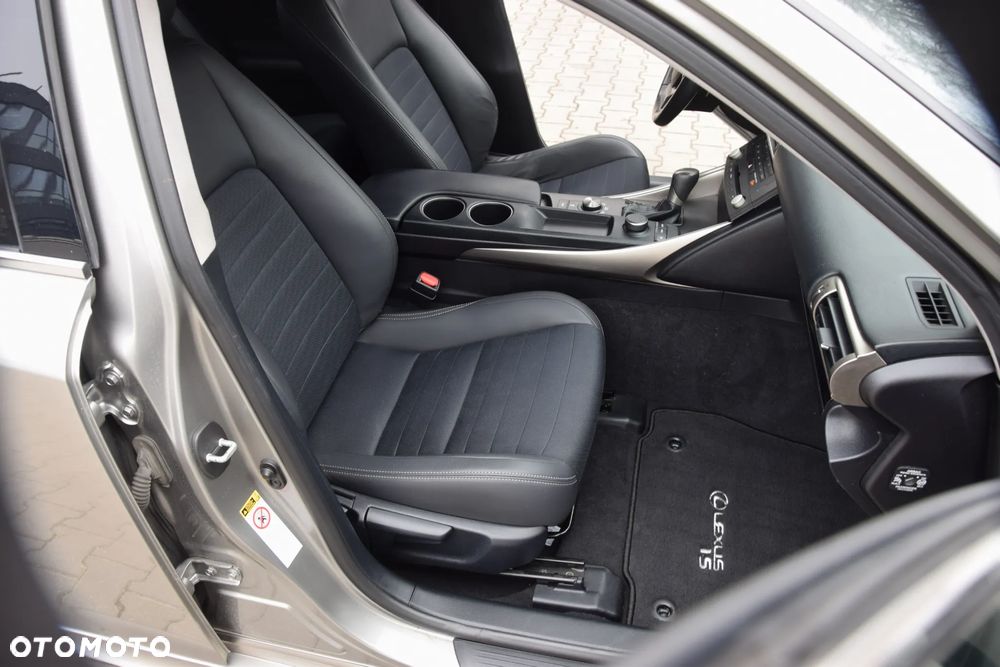 Lexus IS 250 Classic - 8