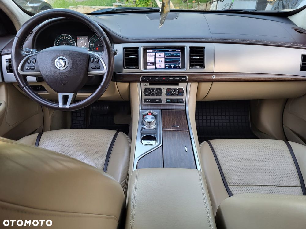 Jaguar XF 2.2 D Premium Luxury - 13