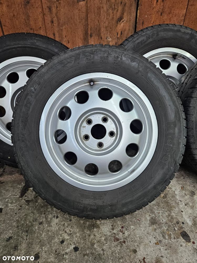 Komplet kół aluminiowych z oponami zimowymi Audi A3 8L 195/65 R15 - 9