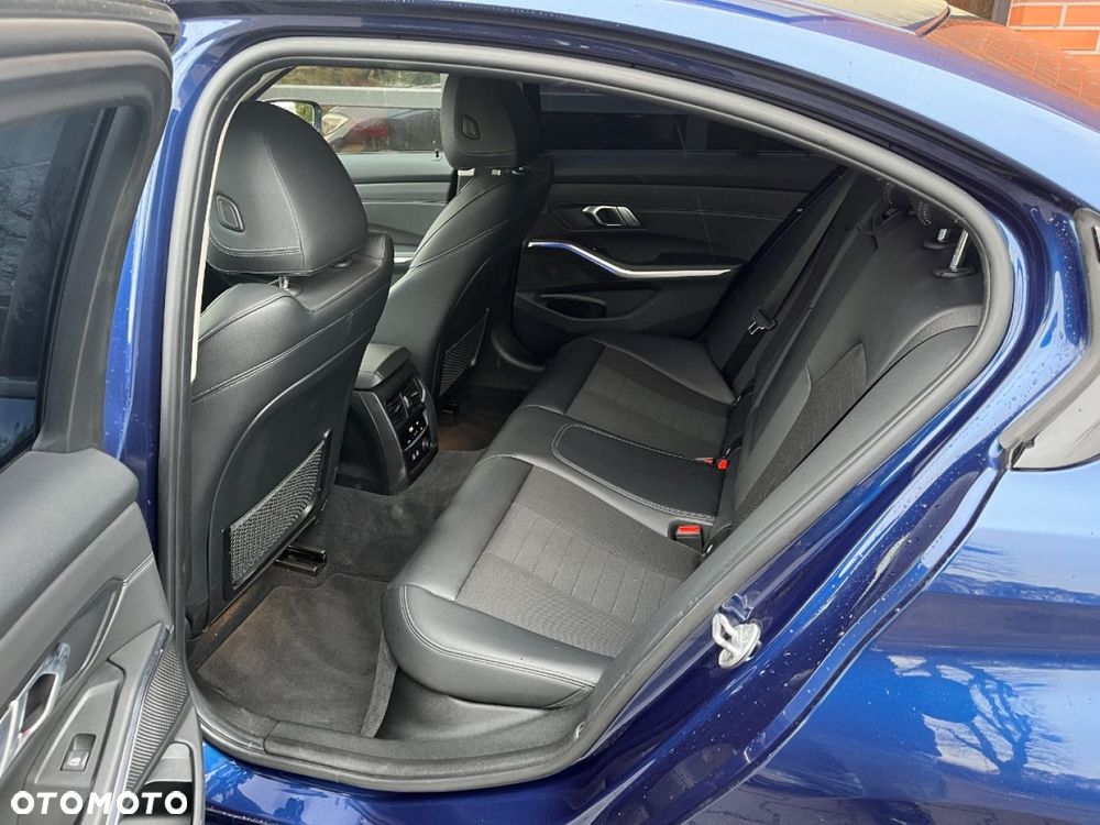 BMW Seria 3 330i - 30