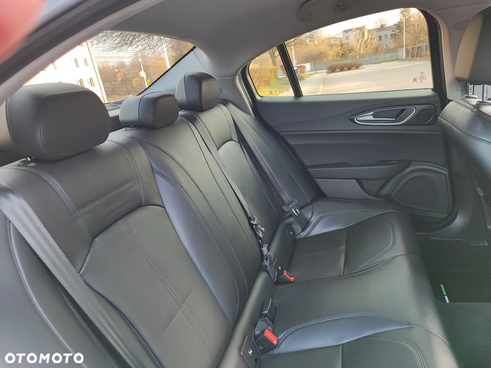Alfa Romeo Giulia 2.2 AT8 Super - 26