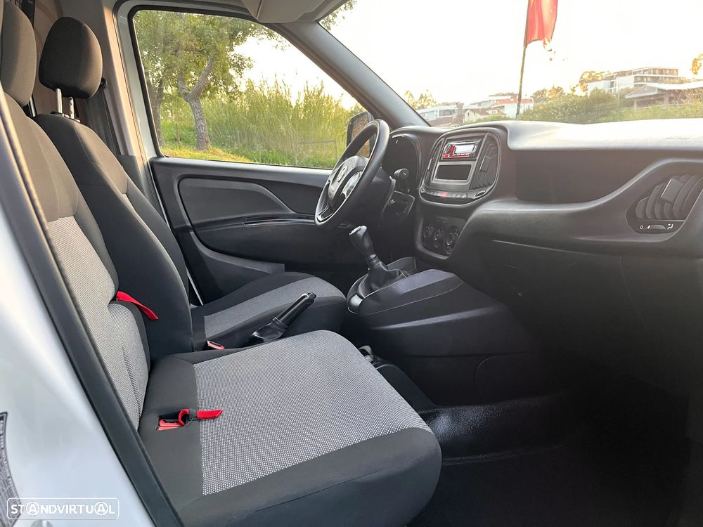 Fiat Dobló 1.3 Multijet Easy 3 Lugares - 19