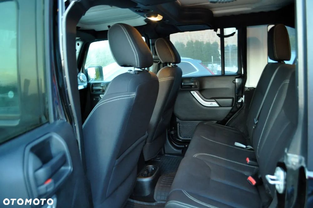 Jeep Wrangler 3.6 Unlim Sahara - 22