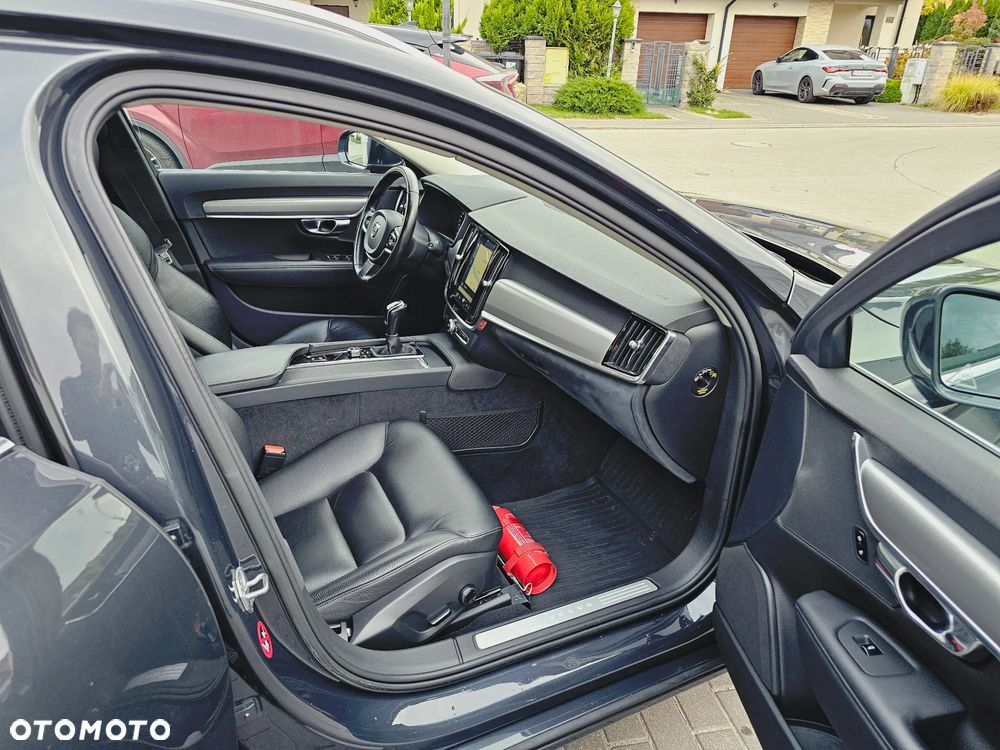 Volvo V90 D3 Momentum Pro - 26