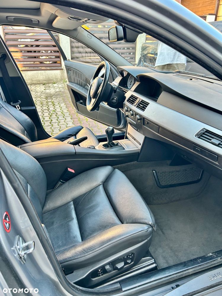 BMW Seria 5 530xd Touring - 11