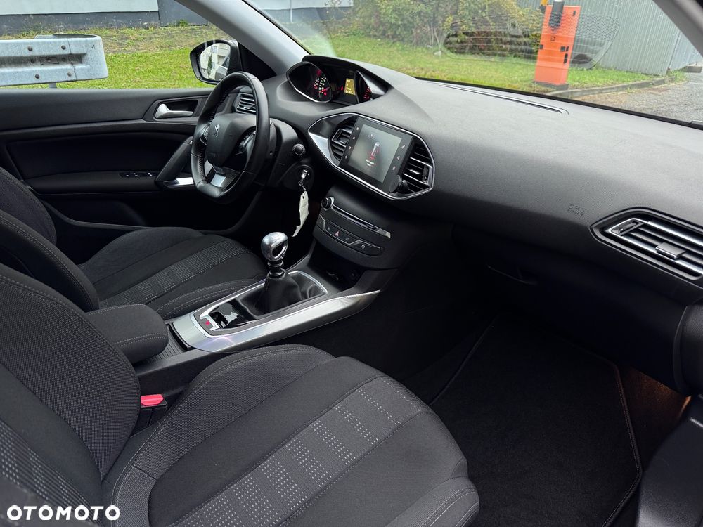 Peugeot 308 1.2 PureTech Allure S&S - 6