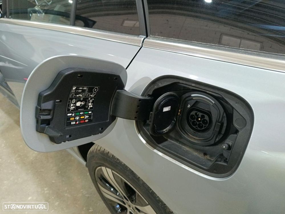 Mercedes-Benz C 300 e - 11