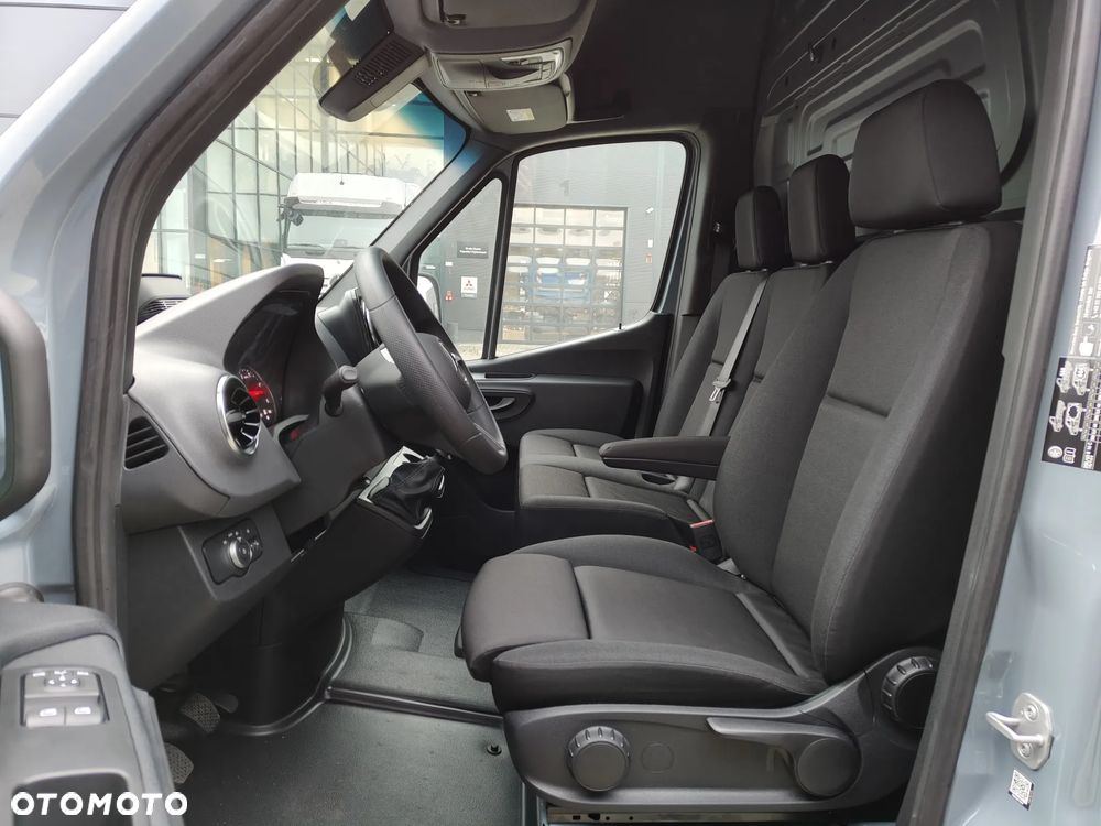 Mercedes-Benz Sprinter - 13