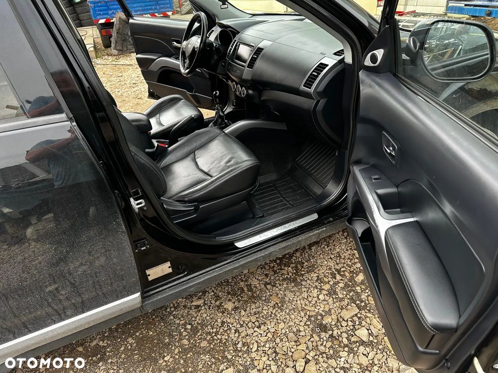 Mitsubishi Outlander 2.0 DID Instyle NAVI - 12