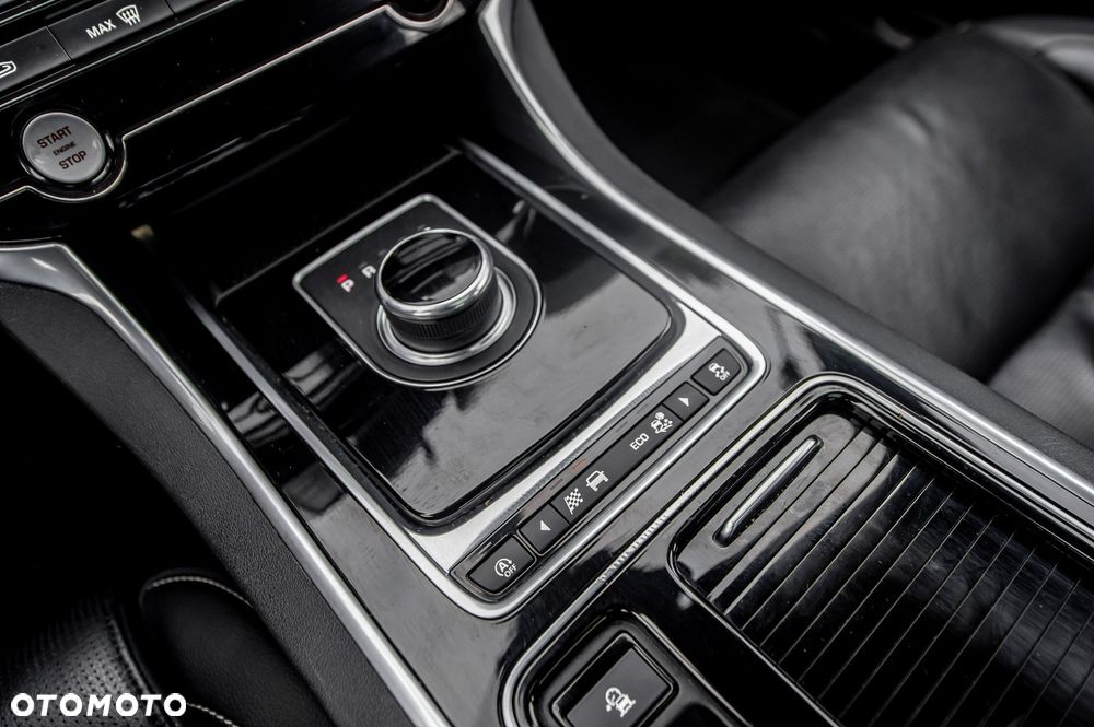 Jaguar XE - 38
