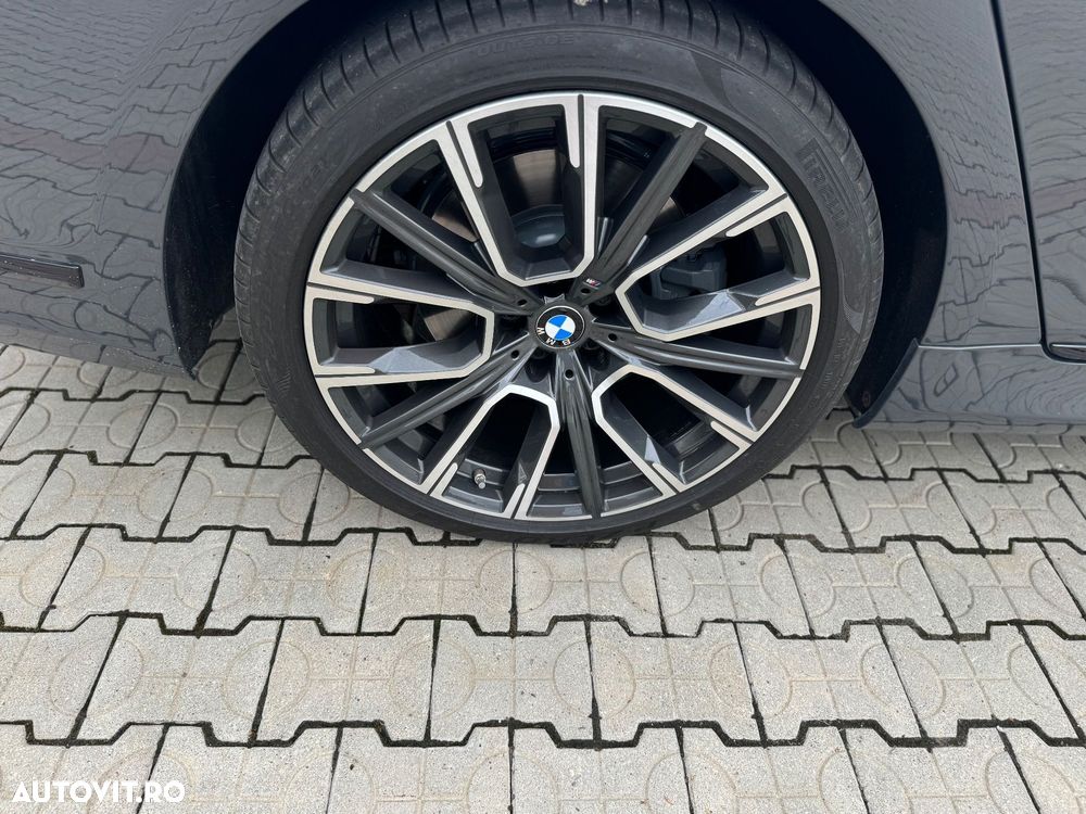 BMW Seria 7 745e - 35