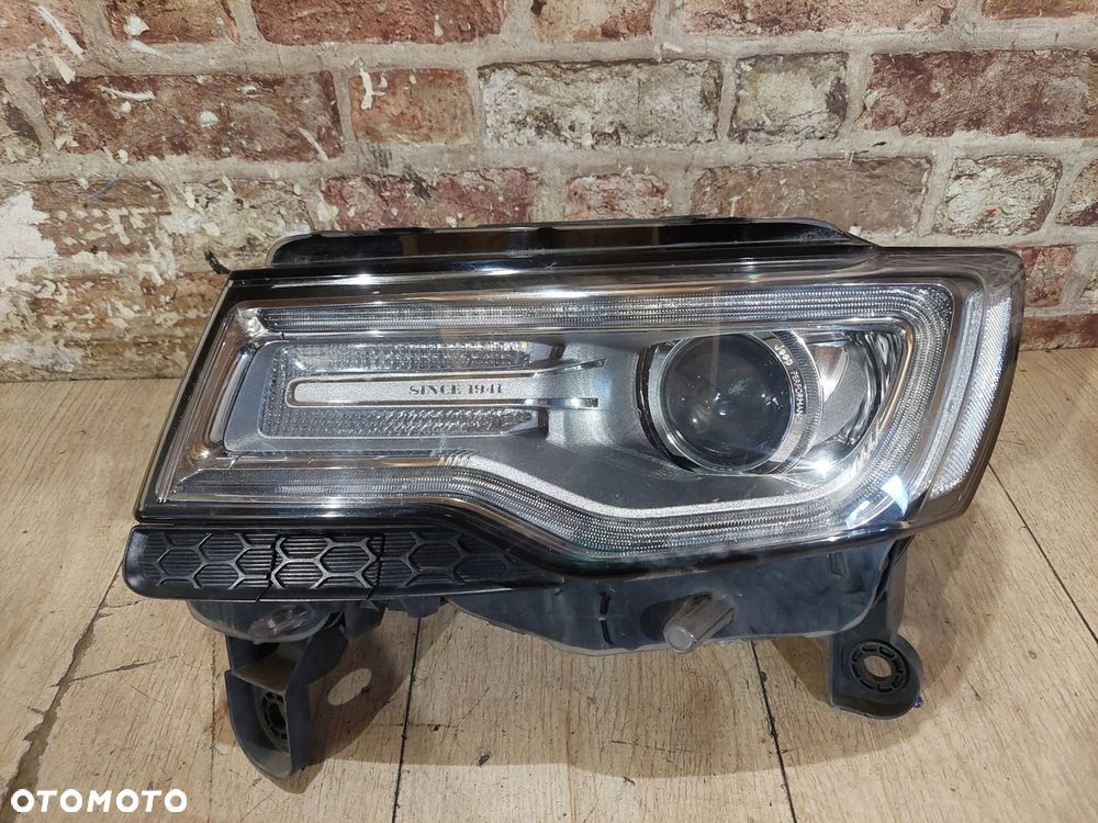 LAMPA PRZÓD LEWA BI-XENON SKRĘTNY JEEP GRAND CHEROKEE WK2 2014 ROK ANGLIK - 1
