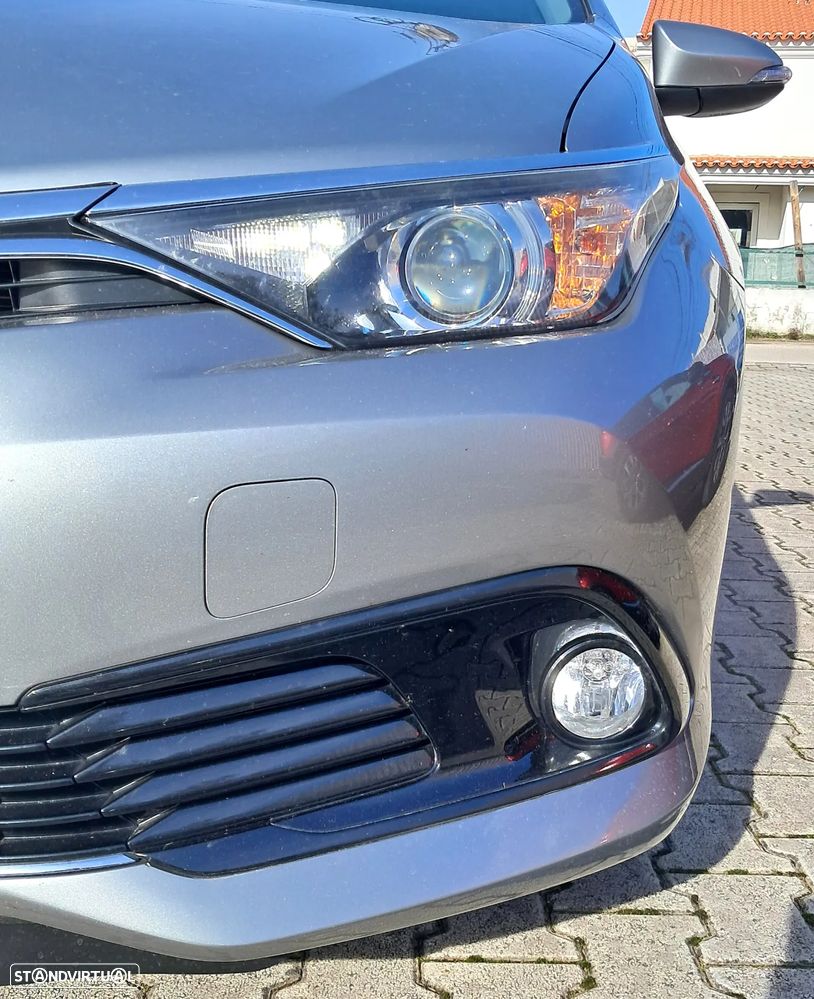 Toyota Auris Touring Sports 1.8 HSD Sport+Navi - 19