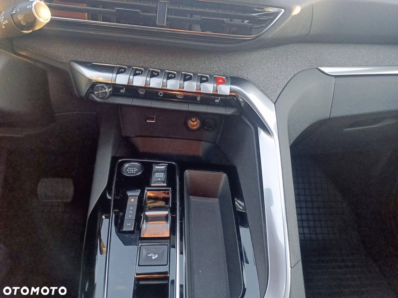 Peugeot 3008 1.5 BlueHDi Allure Pack S&S EAT8 - 25