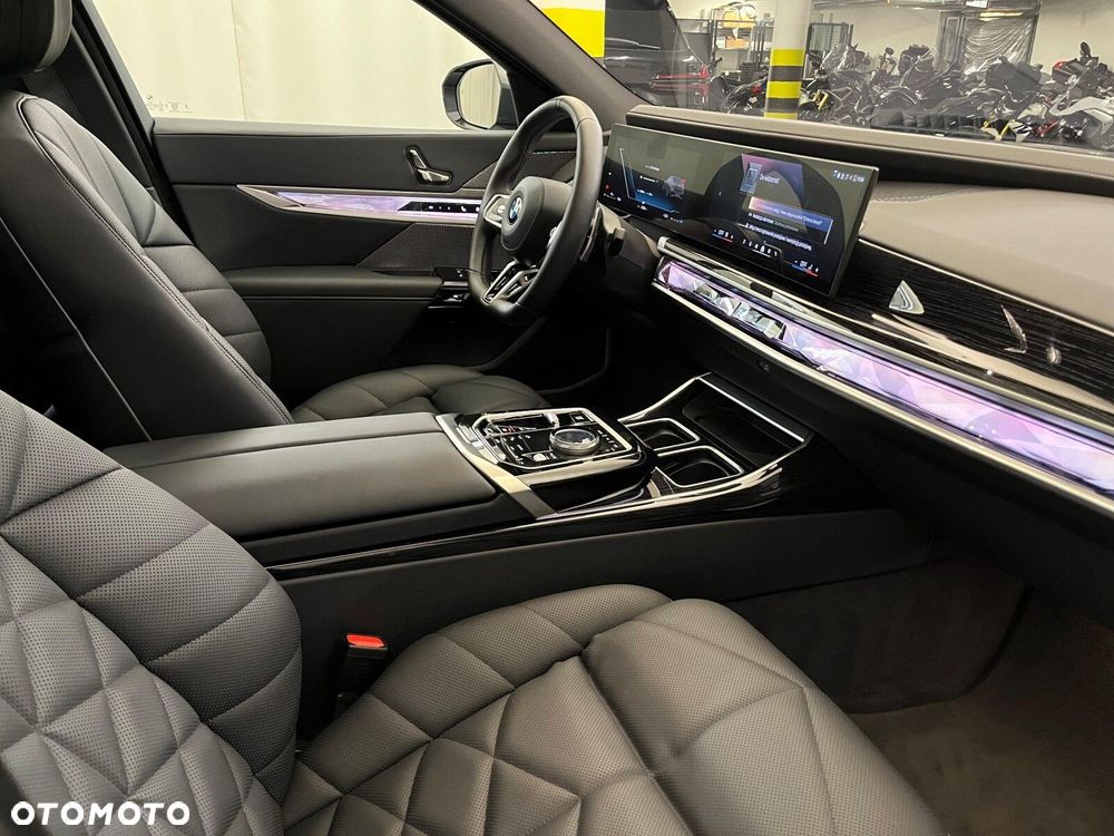 BMW Seria 7 - 34