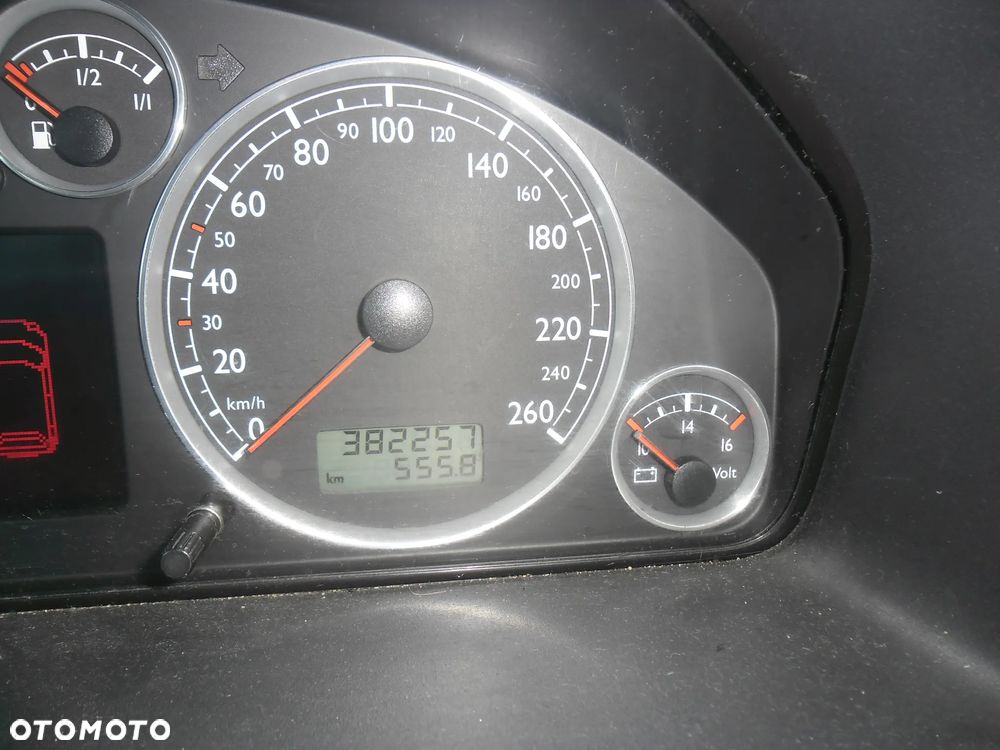Volkswagen Sharan 1.9 TDI Highline 4Mot - 9