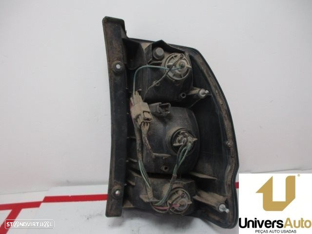 FAROLIM TRASEIRO ESQUERDO MITSUBISHI PAJERO SPORT I 2003 - - 2