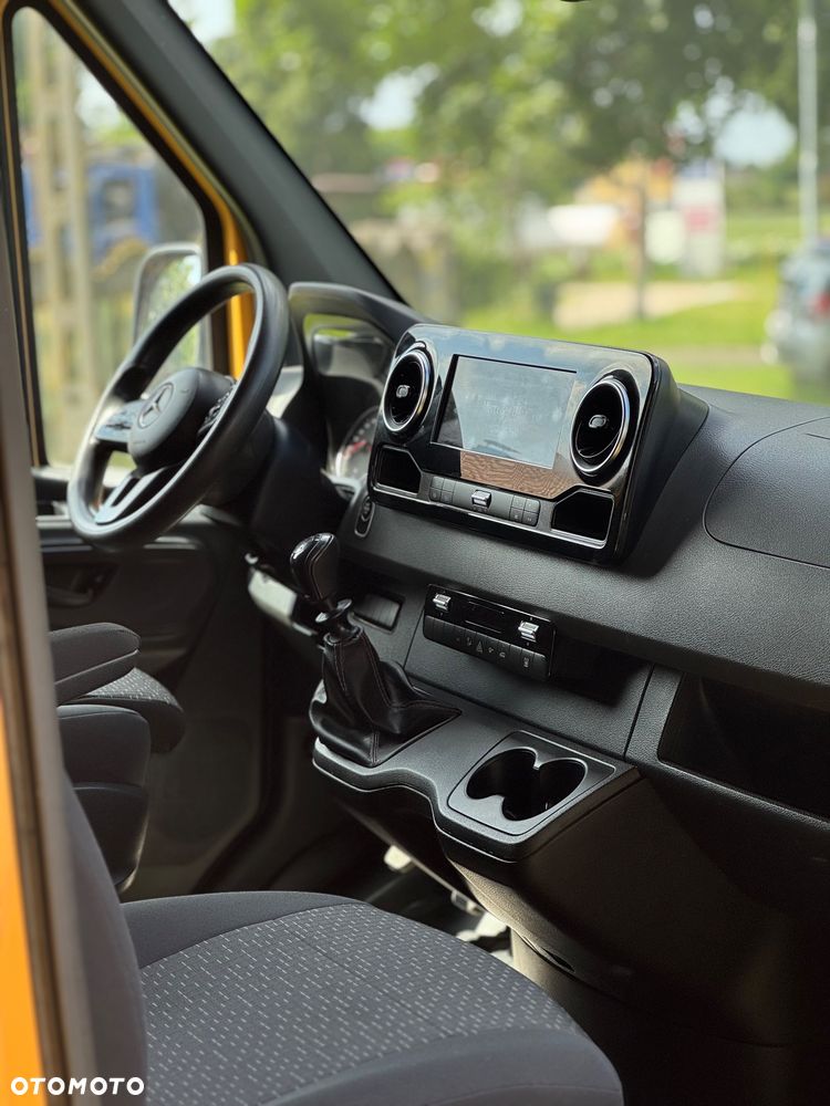 Mercedes-Benz Sprinter - 13